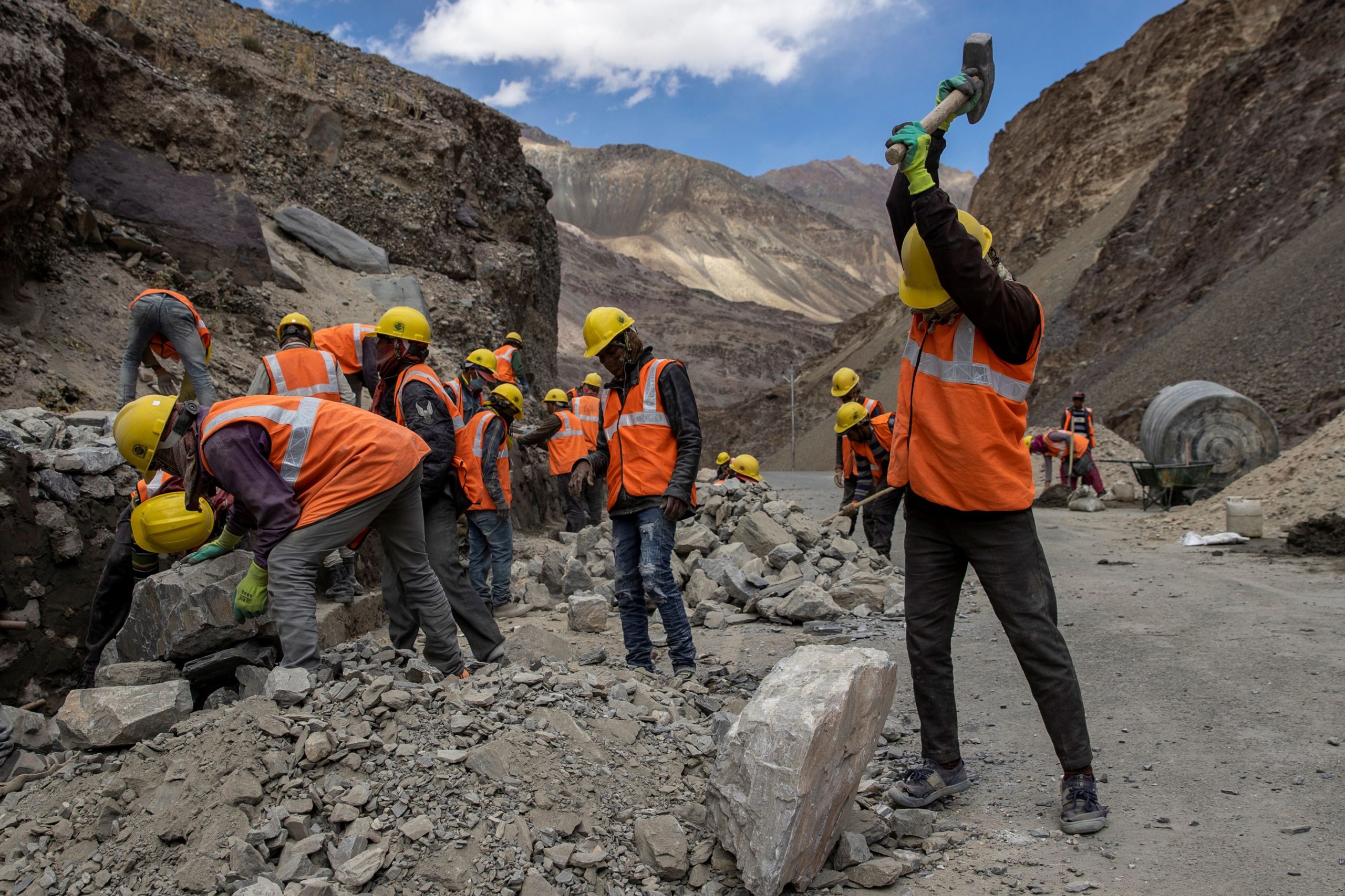 Major Road Development Project Announced in Uttarakhand to Improve Hill Connectivity