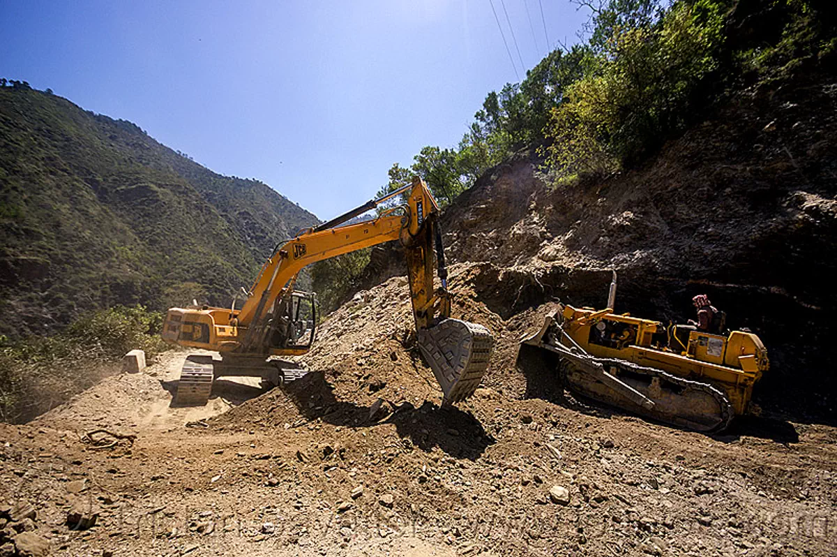 Landslide Disrupts Traffic in Uttarakhand, Road Clearance Work Underway